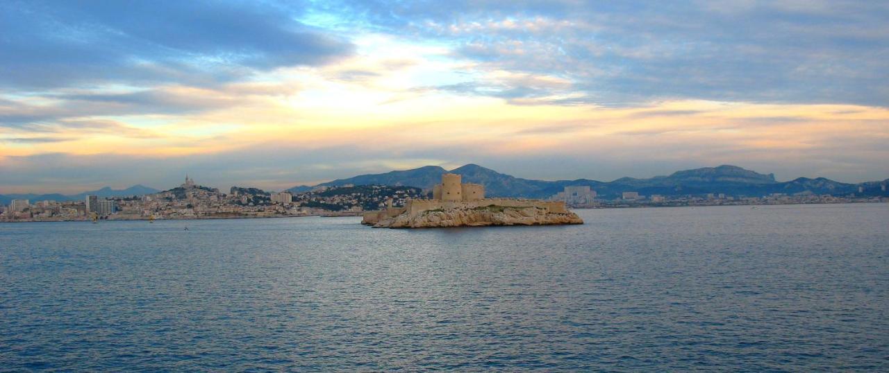 Appartement Les pieds dans l'eau sur l'Ile du Frioul à Marseille Extérieur photo